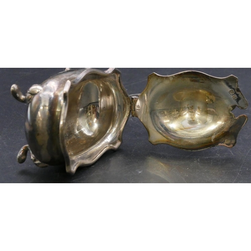 391 - A Birmingham silver rectangular bulbous shaped mustard pot with hinged lid with matching square salt... 