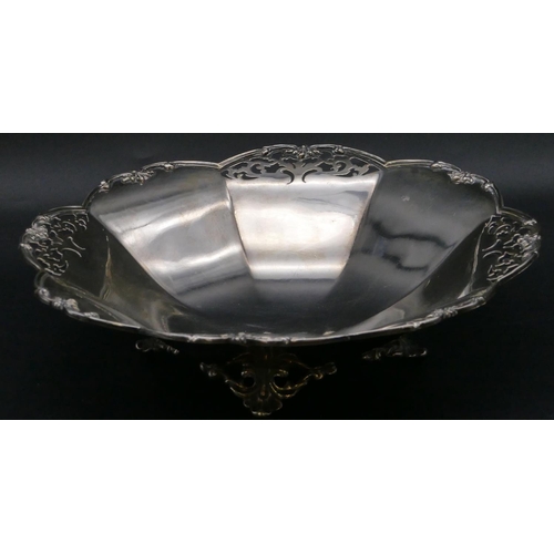 397 - A George VI round scallop shaped bowl with  part pierced rim, 21.5cm diameter, 11oz.