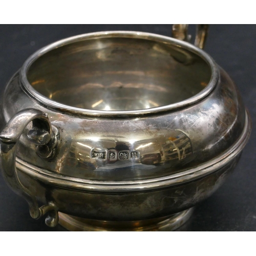 398 - A 3-piece George V silver round bulbous shaped tea service, comprising of teapot with wooden handle,... 