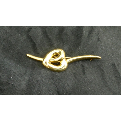 441 - A 9ct gold bar brooch in form of an entwined heart, 7.8cm long, 5.5 grams.