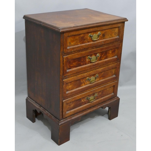 751 - An oak and elm small straight front chest of drawers with 4 long graduated drawers, drop brass handl... 