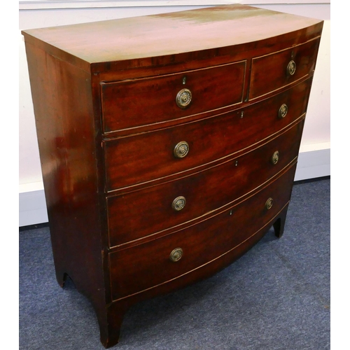 752 - A 19th Century mahogany bow fronted chest of drawers with 2 short, 3 long graduated drawers with dro... 