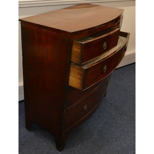 752 - A 19th Century mahogany bow fronted chest of drawers with 2 short, 3 long graduated drawers with dro... 