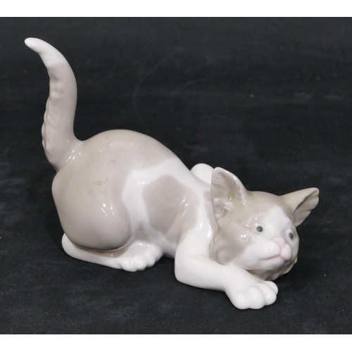 121 - A Lladro figure of a prowling cat, 12cm wide