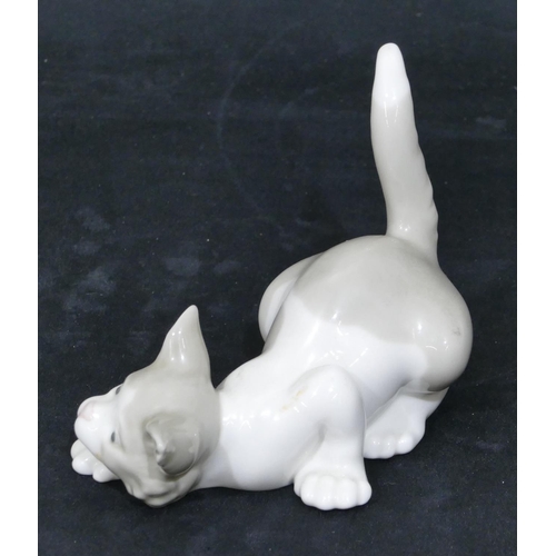 121 - A Lladro figure of a prowling cat, 12cm wide