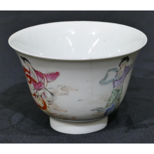 144 - A Kangxi style round trumpet shaped bowl with multi-coloured figure decoration, 10cm diameter, 7cm h... 