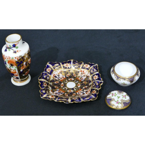 152 - A Royal Crown Derby small square scallop shaped pin dish on an Imari patterned ground, 11cm wide, A ... 