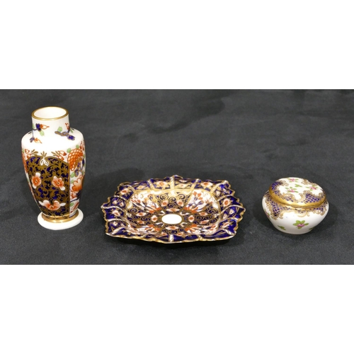 152 - A Royal Crown Derby small square scallop shaped pin dish on an Imari patterned ground, 11cm wide, A ... 