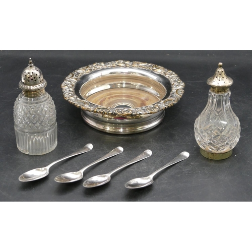 212 - 4 odd silver teaspoons, a cut glass pepperpot with Georgian silver top, another cut glass pepperpot ... 