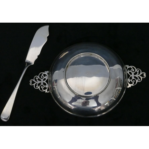 259 - A London silver round 2-handled butter dish with pierced handles, matching butter knife in fitted bl... 