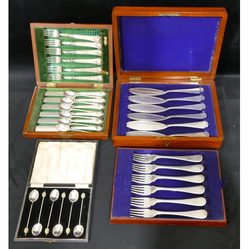 286 - A set of 6 silver plated fruit knives and forks with embossed shell handles in mahogany case, a set ... 