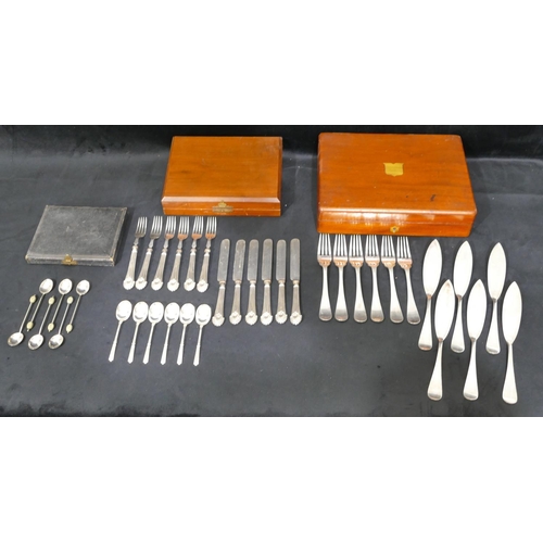 286 - A set of 6 silver plated fruit knives and forks with embossed shell handles in mahogany case, a set ... 