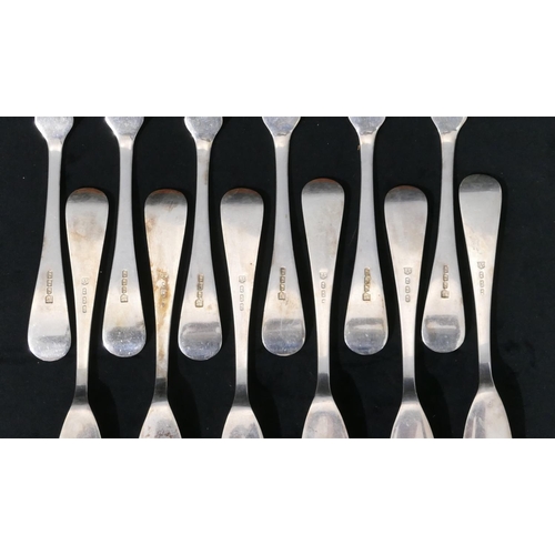 286 - A set of 6 silver plated fruit knives and forks with embossed shell handles in mahogany case, a set ... 