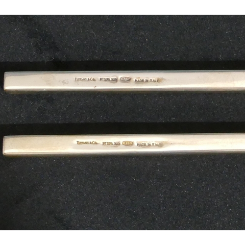 292 - A pair of modern Tiffany & Co. sterling silver chopsticks, boxed, 1.5oz