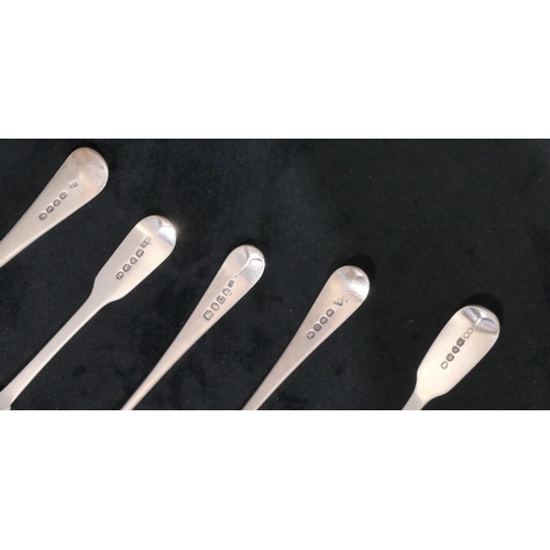 303 - 2 Georgian silver dessert spoons, 2 Georgian silver dessert spoons, a Georgian silver tablespoon, 5.... 