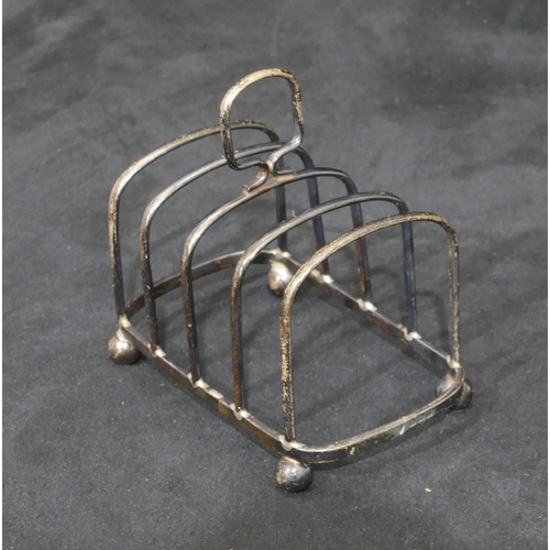 308 - A Birmingham silver 5-bar toast rack with centre carrying handle, on ball feet, 10cm long, 2.4oz