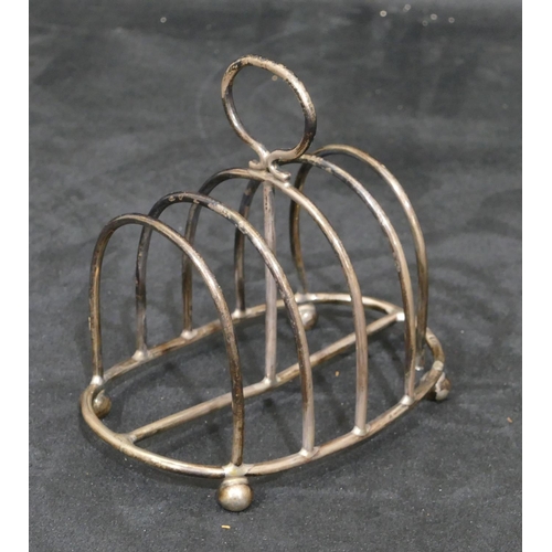 311 - A Birmingham oval silver 5-bar toast rack with centre carrying handle and on ball feet, 10.5cm long,... 