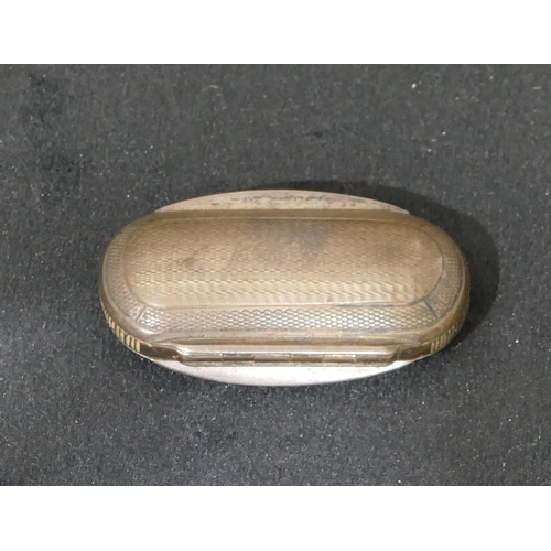 319 - A silver coloured metal double hinged oblong pill box with engraved decoration, 4.6cm wide, 0.4oz