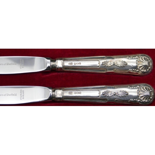 365 - A set of 6 Sheffield silver handled butter knives in fitted black leather case, maker's mark E.V.