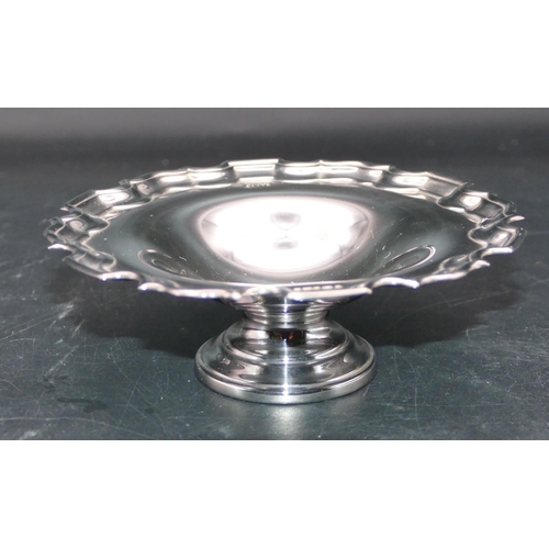 376 - A modern London 925 silver round scallop shaped sweetmeat dish on splayed foot, 12.5cm wide, 3.4oz