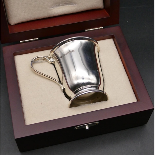 378 - A modern London 925 silver plain christening mug, maker's mark R.C., 7.3cm high, 2.7oz  in fitted ma... 