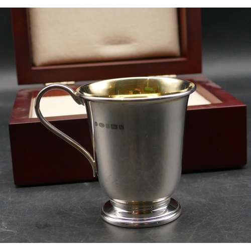 378 - A modern London 925 silver plain christening mug, maker's mark R.C., 7.3cm high, 2.7oz  in fitted ma... 