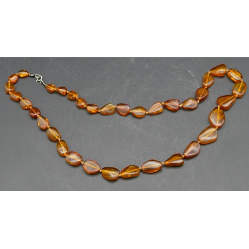 399 - A flat amber small, graduated necklace.