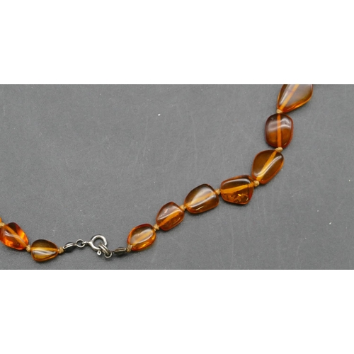 399 - A flat amber small, graduated necklace.