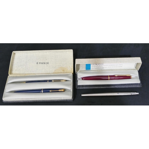 416 - A Parker slimfold red fountain pen, boxed, a Parker slimfold fountain pen, boxed, a Parker slimfold ... 