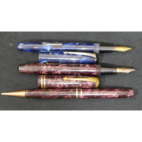 417 - A Conway Stewart 24 red marble effect fountain pen and matching propelling pencil, boxed, a Conway S... 