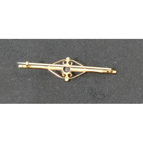 422 - A 9ct gold bar brooch mounted with blue stone and flanked by 2 half pearls, 2 grams gross.