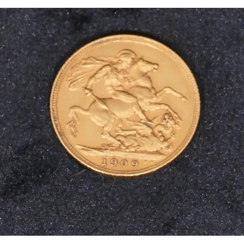 437 - An Edward VII gold sovereign, 1909, 8 grams