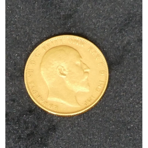 438 - A George V gold sovereign, 1903, 8 grams