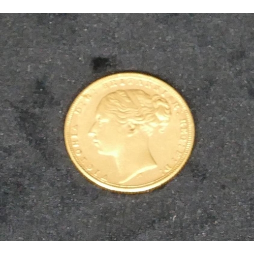 441 - A Victorian gold sovereign, 1876, 8 grams