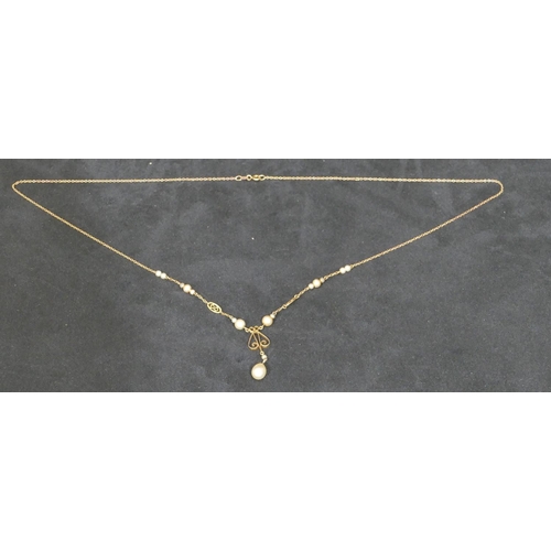 458 - A 9ct gold drop pendant mounted with 3 pearls, with chain