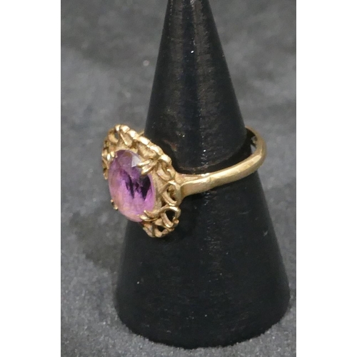 463 - A 9ct gold ladies amethyst ring with pierced rim in the form of hearts, Size L/M, 2.8 grams gross