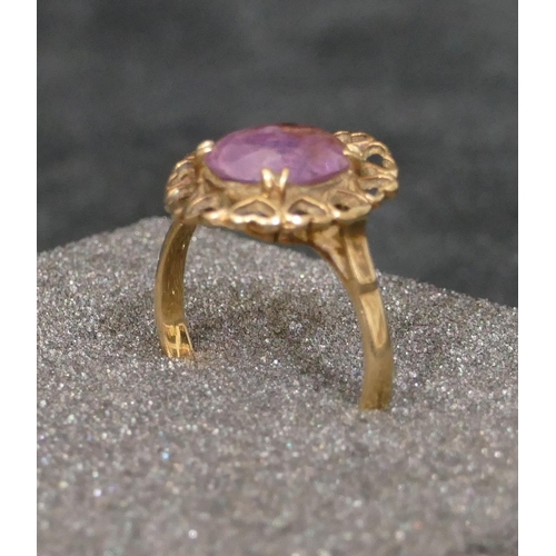 463 - A 9ct gold ladies amethyst ring with pierced rim in the form of hearts, Size L/M, 2.8 grams gross