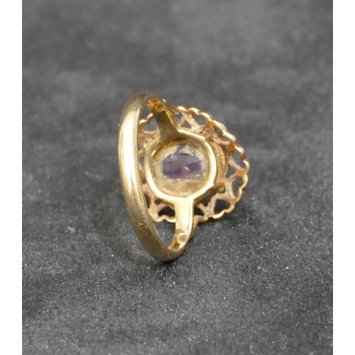 463 - A 9ct gold ladies amethyst ring with pierced rim in the form of hearts, Size L/M, 2.8 grams gross