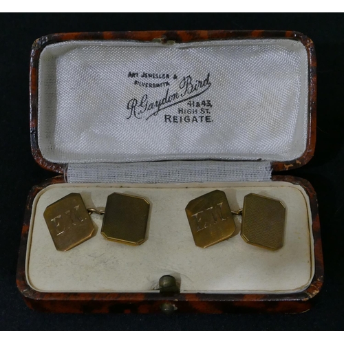 478 - A pair of gentleman's 9ct gold rectangular shaped cufflinks with engine turned decoration and engrav... 