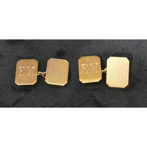 478 - A pair of gentleman's 9ct gold rectangular shaped cufflinks with engine turned decoration and engrav... 