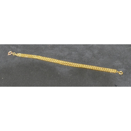 479 - A gold triple link square bracelet, 16.5cm long, 5.9 grams