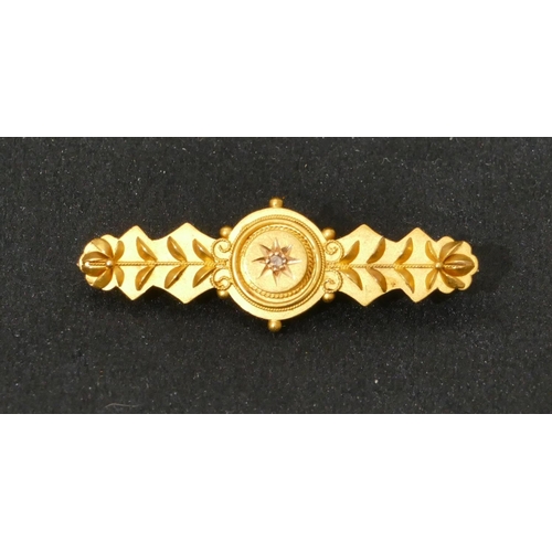 480 - A 15ct gold bar brooch with centre diamond motif with raised leaf decoration, 4.2cm long in fitted l... 