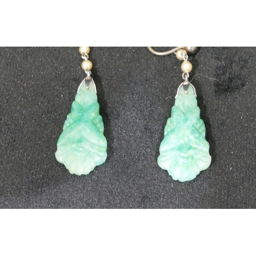 491 - A pair of jade drop earrings with carved decoration (jade panels 2.5cm high)