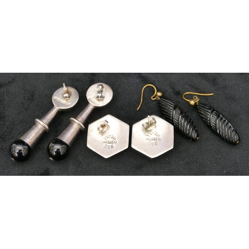 499 - A pair of Sterling silver and jet cylindrical drop earrings and 2 other pairs of jet earrings. (6)