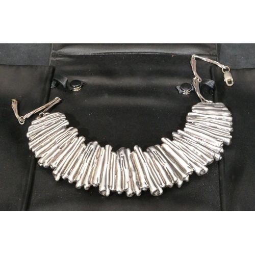 503 - A modern 925 silver necklace with filled drop, 36.5cm long, cased.