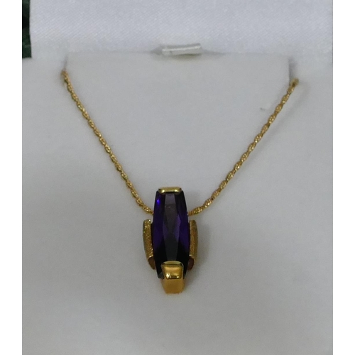 521 - An 18ct gold twist chain mounted with gold and amethyst drop pendant, 45cm long, chain 3.2 grams, wi... 