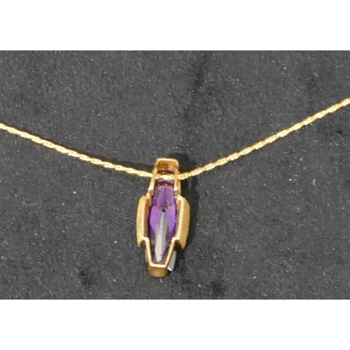 521 - An 18ct gold twist chain mounted with gold and amethyst drop pendant, 45cm long, chain 3.2 grams, wi... 