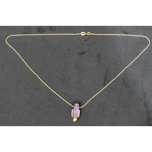 521 - An 18ct gold twist chain mounted with gold and amethyst drop pendant, 45cm long, chain 3.2 grams, wi... 