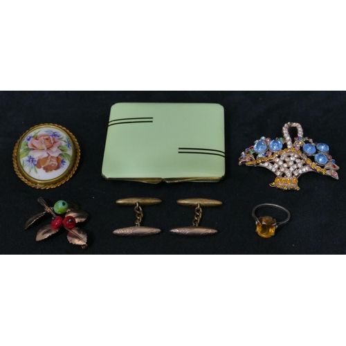 525 - An Art Deco style pale green compact, a pair of gentleman's gold covered cufflinks, 3 brooches and a... 