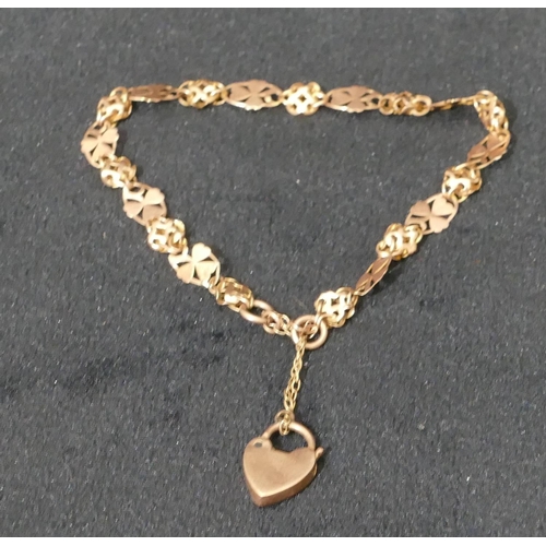 532 - A small 9ct gold oval pierced panel bracelet with padlock clasp, 2.1 grams.